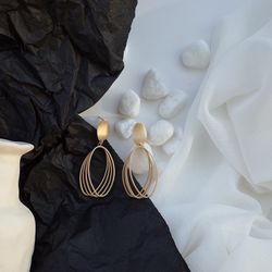 New dangle earrings with jewelry bag