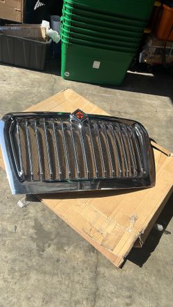 Navistar International LT 2017-2021 (contact info removed)C92 GRILLE, ASSEMBLY, CHROME