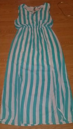 Pretty strip maxi dtesd...size xl..14/16...great condition!