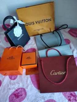 empty shopping Bags  🛍️