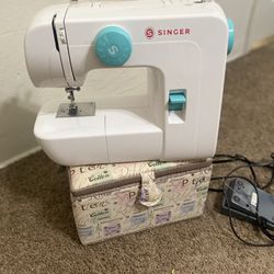 Singer Sewing Machine + Accessories 