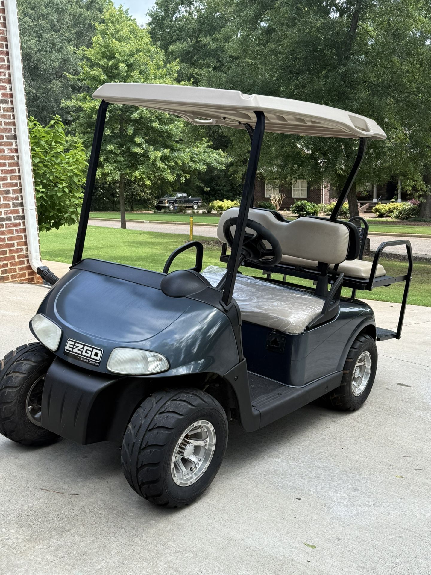 EZ—GO RXV Golf Cart, Blue