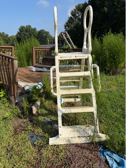 Above ground pool steps