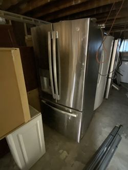 Smart Fridge With Water Dispenser