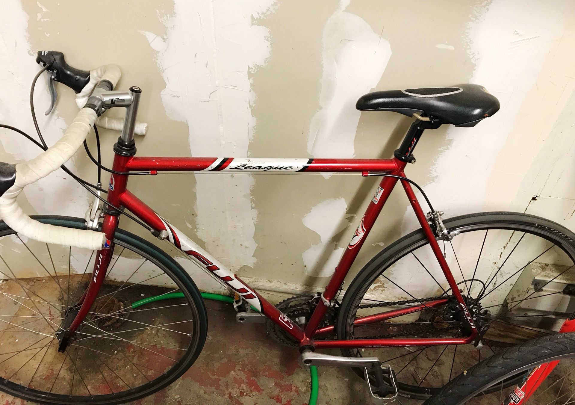 Fuji League Sports Series Road Bike w/ Custom Parts
