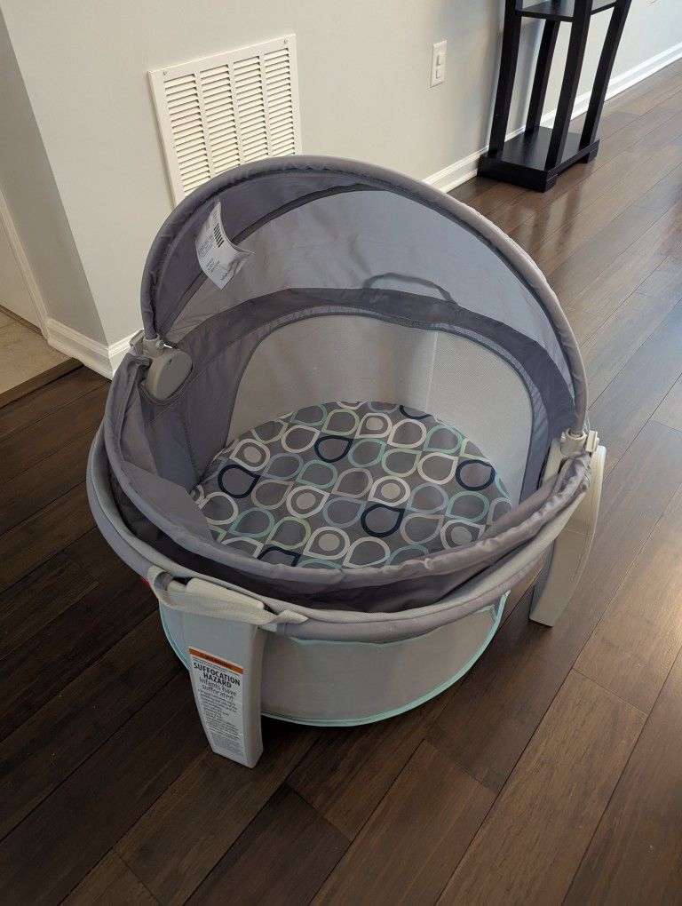 Fisher-Price Portable Bassinet
On-The-Go Baby Dome