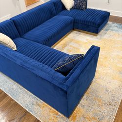 Glamour 3-Piece Velvet Sectional + 4 Cushions + Large Area Rug – Bundle Deal!