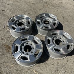 2011 Chevrolet Silverado 2500 HD. Rims 16 
