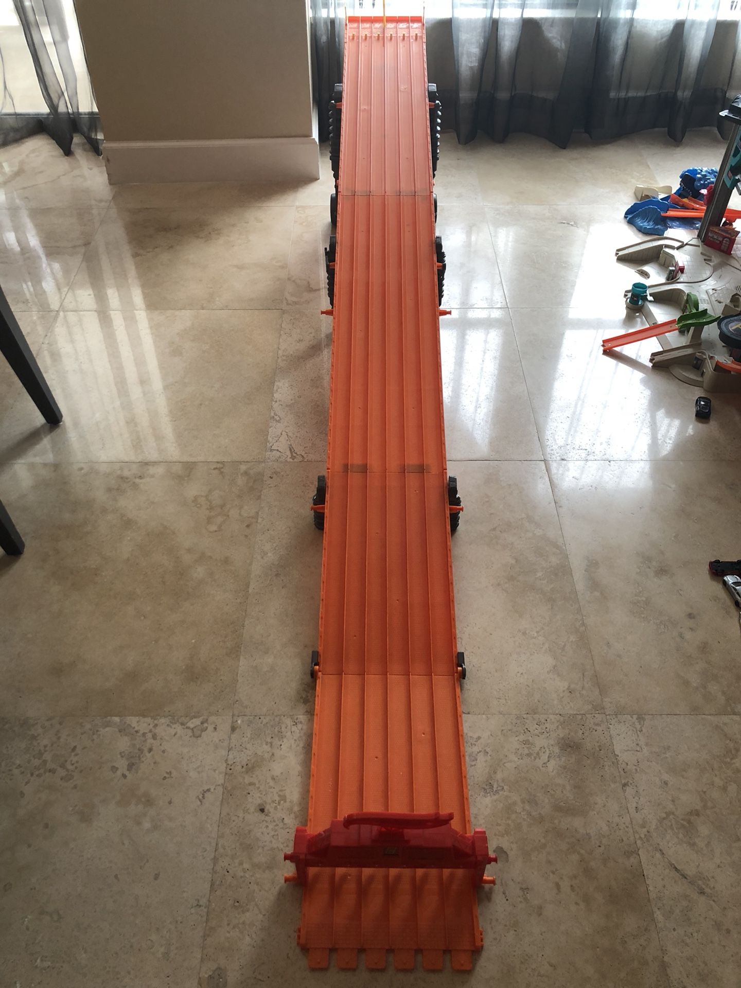 Hot wheels Super 6-Lane Speedway Race Track