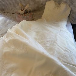 Wedding Dress W/accessories Has Been Dry Cleaned