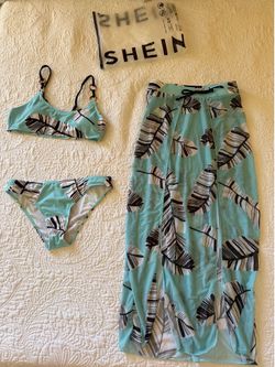 M New three-piece bikini bathing suit swim set with skirt cover-up