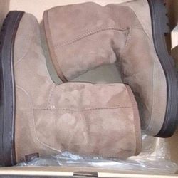 UGGS Classic Short Boots