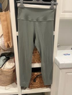 LULULEMON WOMENS LEGGINS size 8