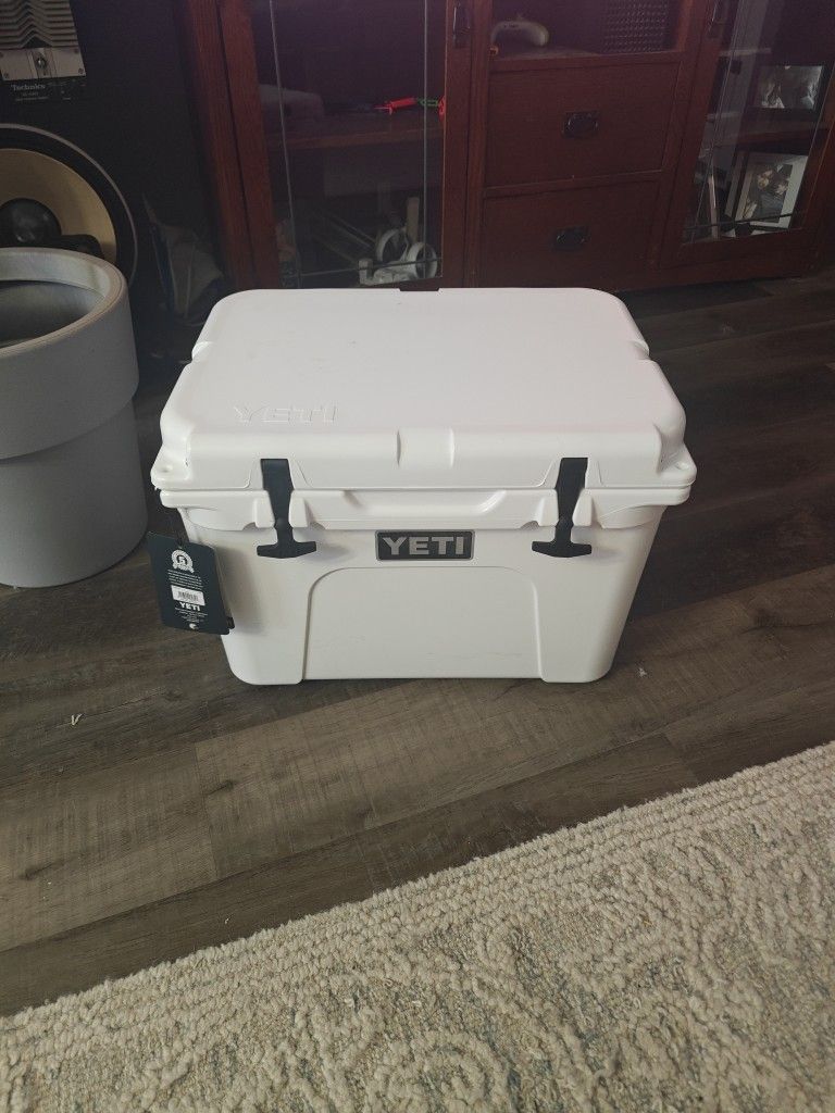 Yeti Tundra 35: 25 Quart Cooler 