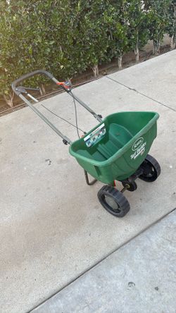 Turf Builder EdgeGuard DLX Push Broadcast Spreader