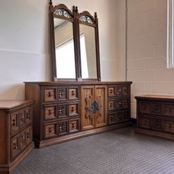 Bassett Vintage Dresser Set