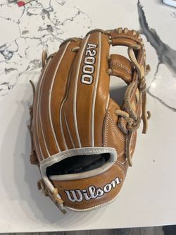 A2000 infielder glove 11.5