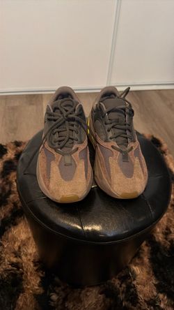 YEEZY BOOST 700 "Mauve"