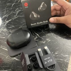 Open Box Beat Studio Buds