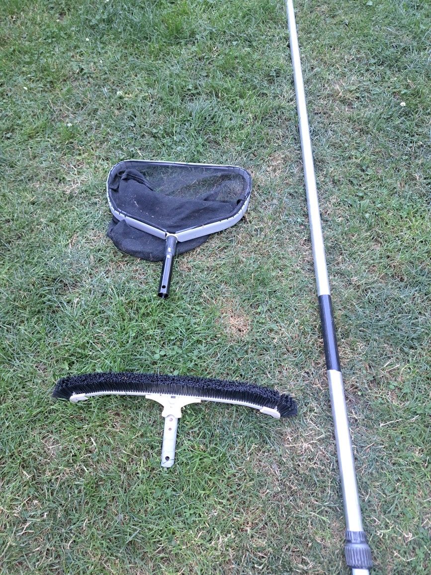 Expandable telescoping pool net and brush