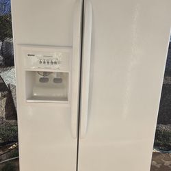 Refrigerador kenmore.