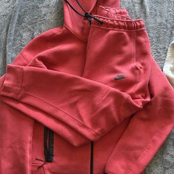 Red Nike Tech 
