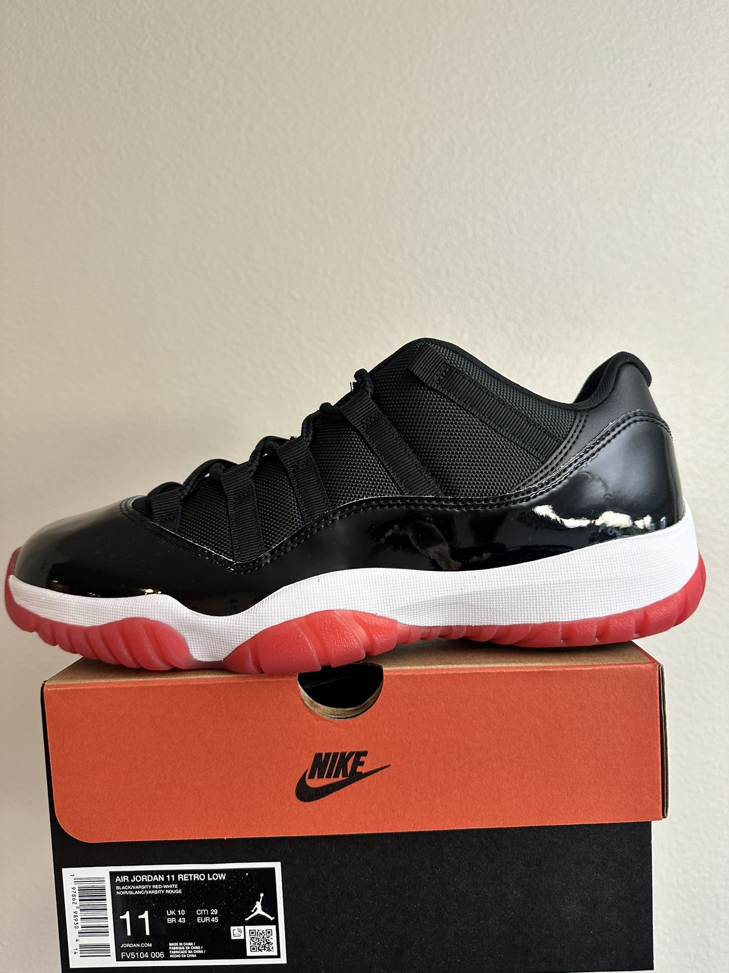 Men Jordan Retro 11 Low Size 11 Bred
