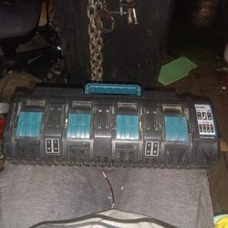 Makita 4 port rapid charger