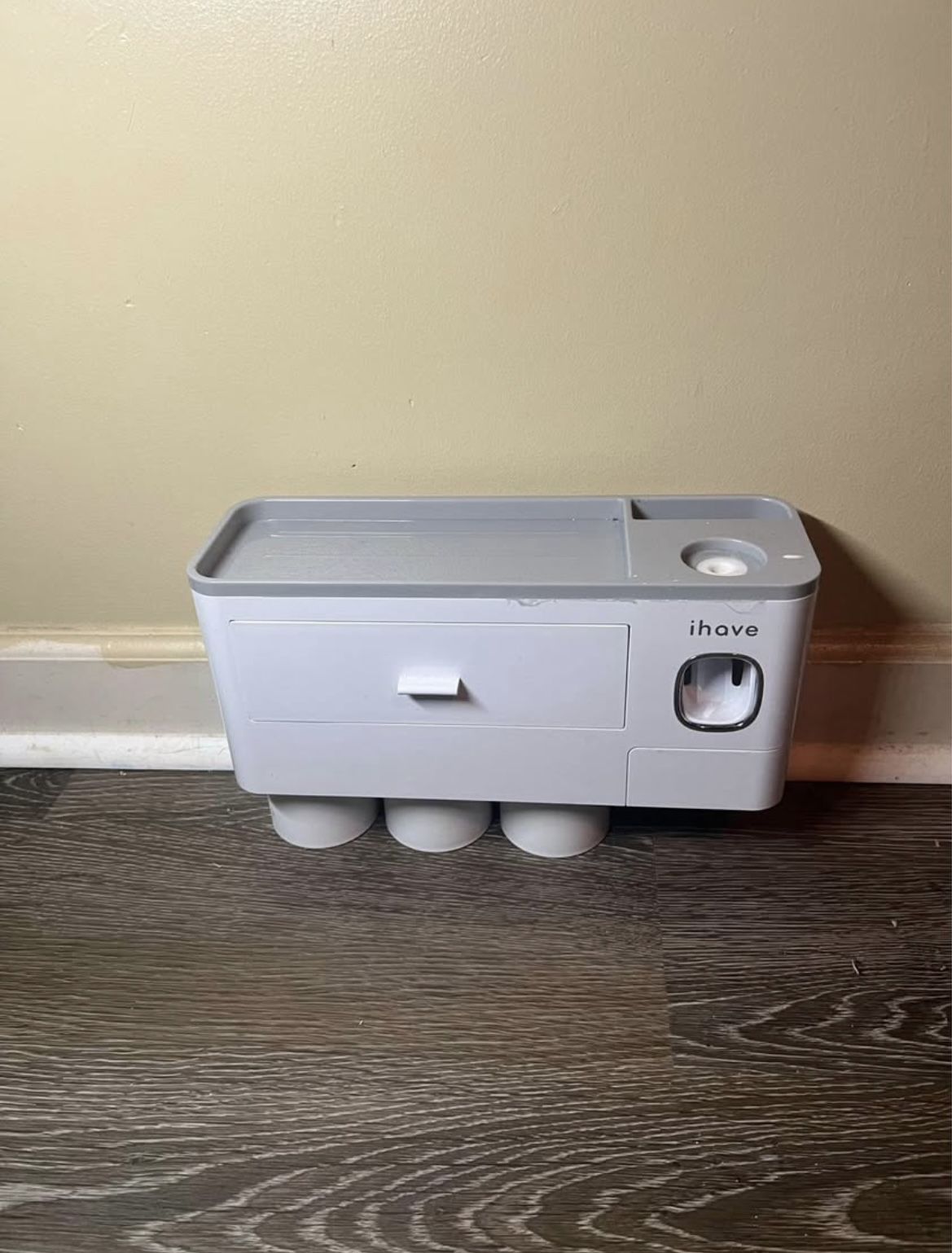 WALL MOUNTED TOOTHBRUSH HOLDER • LIKE NEW