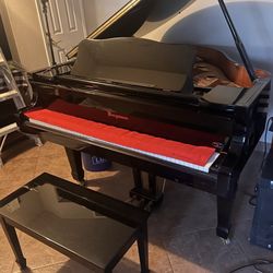 Mini Grand Piano Bergmann