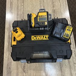 DEWALT 12V MAX Laser Level, Green Line Laser, 3-Way, 360 Degree Professional Laser,Cordless/ Recharge