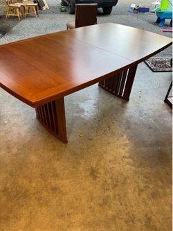 Mcm expandable dining table