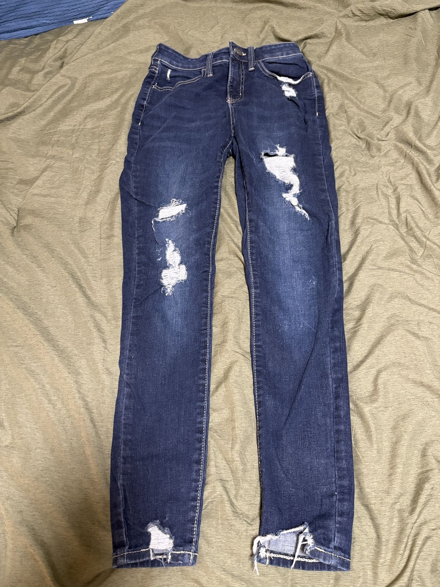 Ripped Skinny Jeans