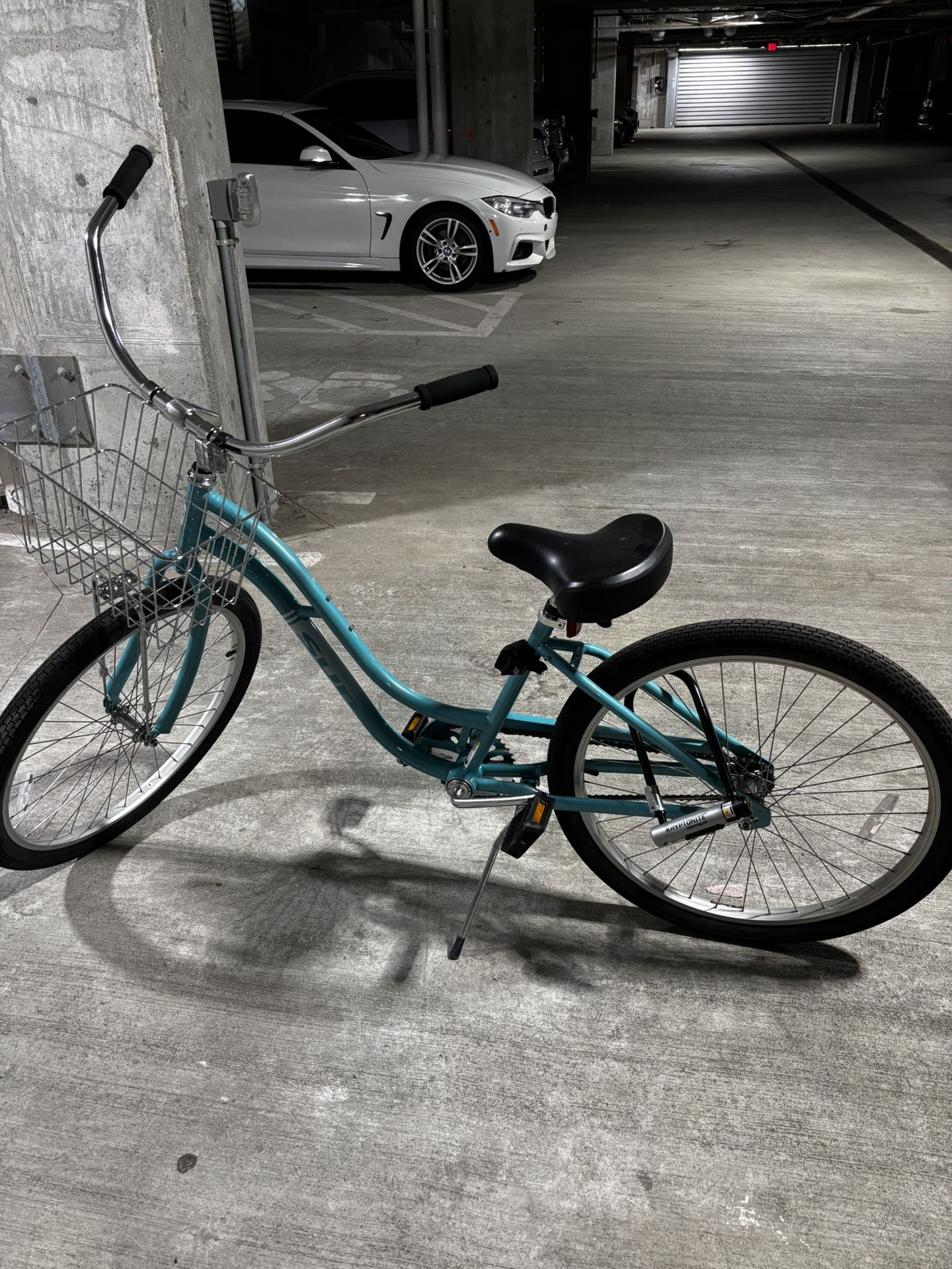 Bike with basket and bike lock
