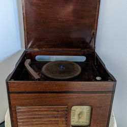 Vintage Emerson Record Player And Radio 