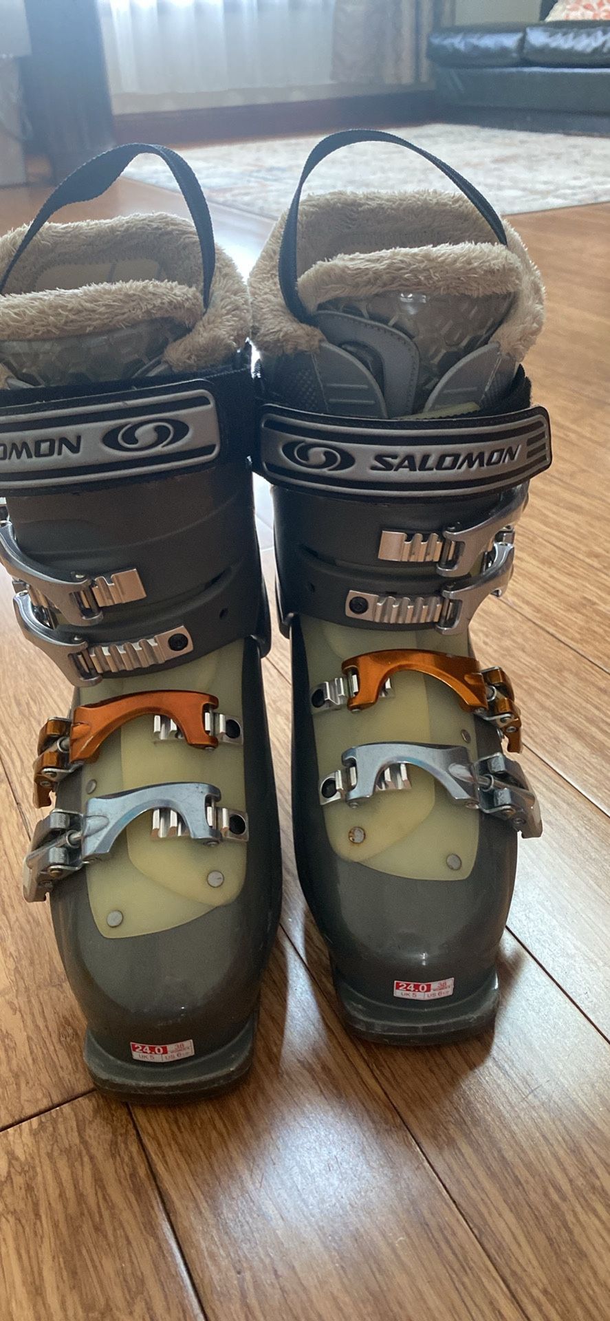 Ski Boots Size US61/2 38 Women’s