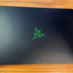 Razer Blade 15 2021, i7-10750H, 16GB Ram, 512GB SSD