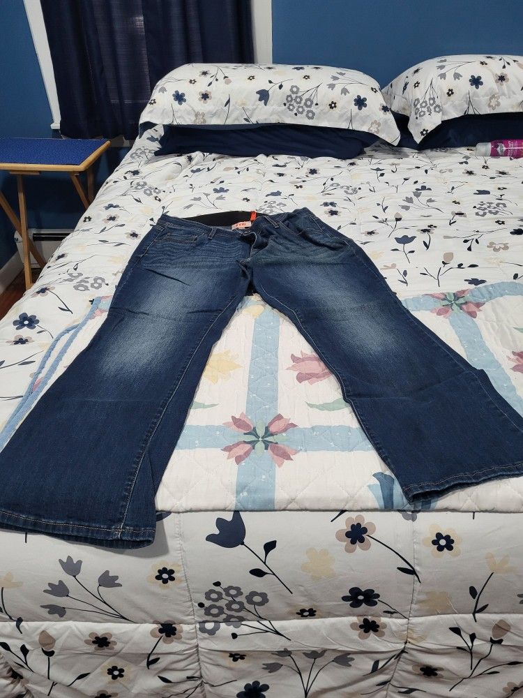 2 Pairs Of EVRI jeans Size 18ws