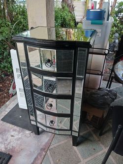 NO CRACKS AT ALL....GORGEOUS BLACK MIRRORED GLASS 40INHT VANITEY DRESSER 4 DEEP DRAWS GREAT CONDITION 99 FINAL PRICE PAID 579