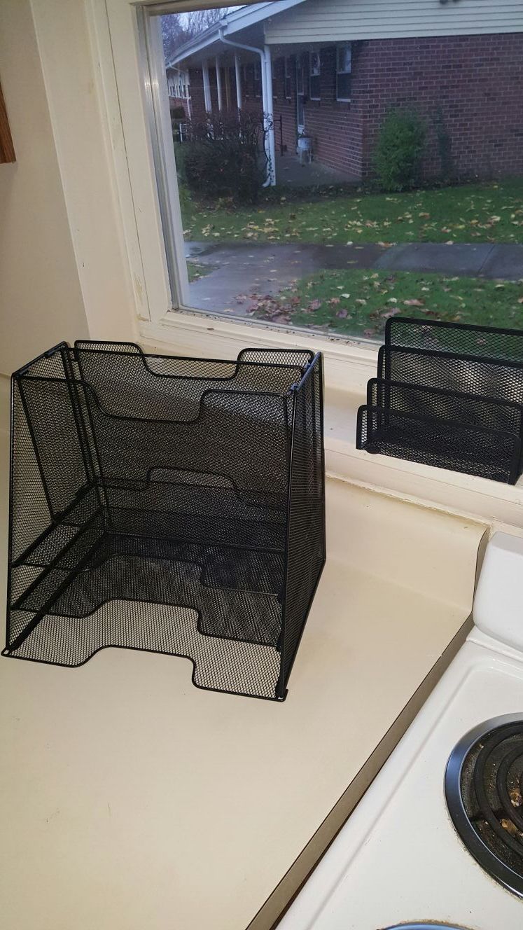 Paper organizer metal