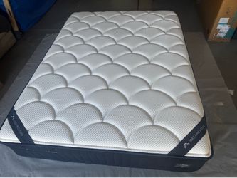 Dreamcloud Classic Hybrid Queen Mattress