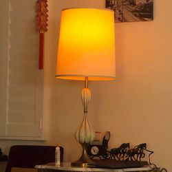 🟤Vintage mid century lamp as in pic 👆🏻41” tall In excellent condition👍
