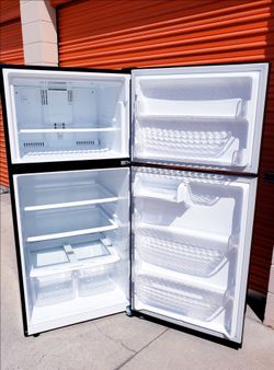 Black Top Freezer Refrigerator Super Clean Works Perfectly Free Delivery LG 18 CuFt Running and Cold When U Look