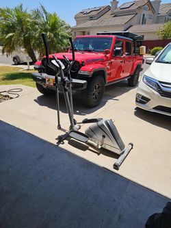 exerpeutic elliptical machine $40 // 10 dollars delivery