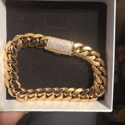 Different Drips 9inch 12mm Miami Cuban Bracelet (Plated 18k) Yellow Gold