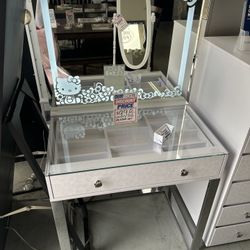 TOCADOR VANITY “ HELLOKITTY AND 