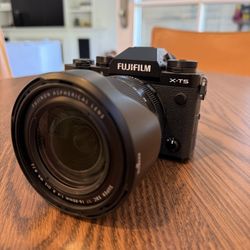 Fujifilm X-t5 With Fuji XF 16-80mm Zoom Lens