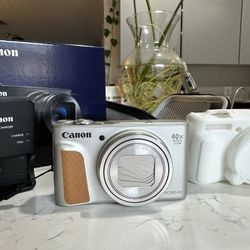 Canon Sx 740hs in perfect condition + accessories Bundle