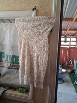 Sleeveless off white lace dress size , extra small