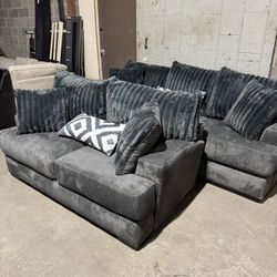 Cozy, Comfortable Sofa & Loveseat